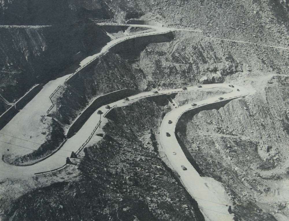The serpentine section under Bâlea Lake during construction