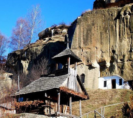Monastère de Corbii de Piatră (Corbeaux de Pierre) Monastère de Corbii de Piatră (Corbeaux de Pierre)