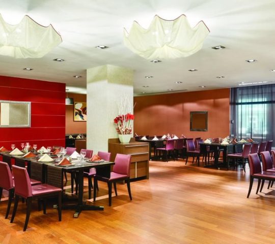 Restaurant Atrium Hotel Ramada