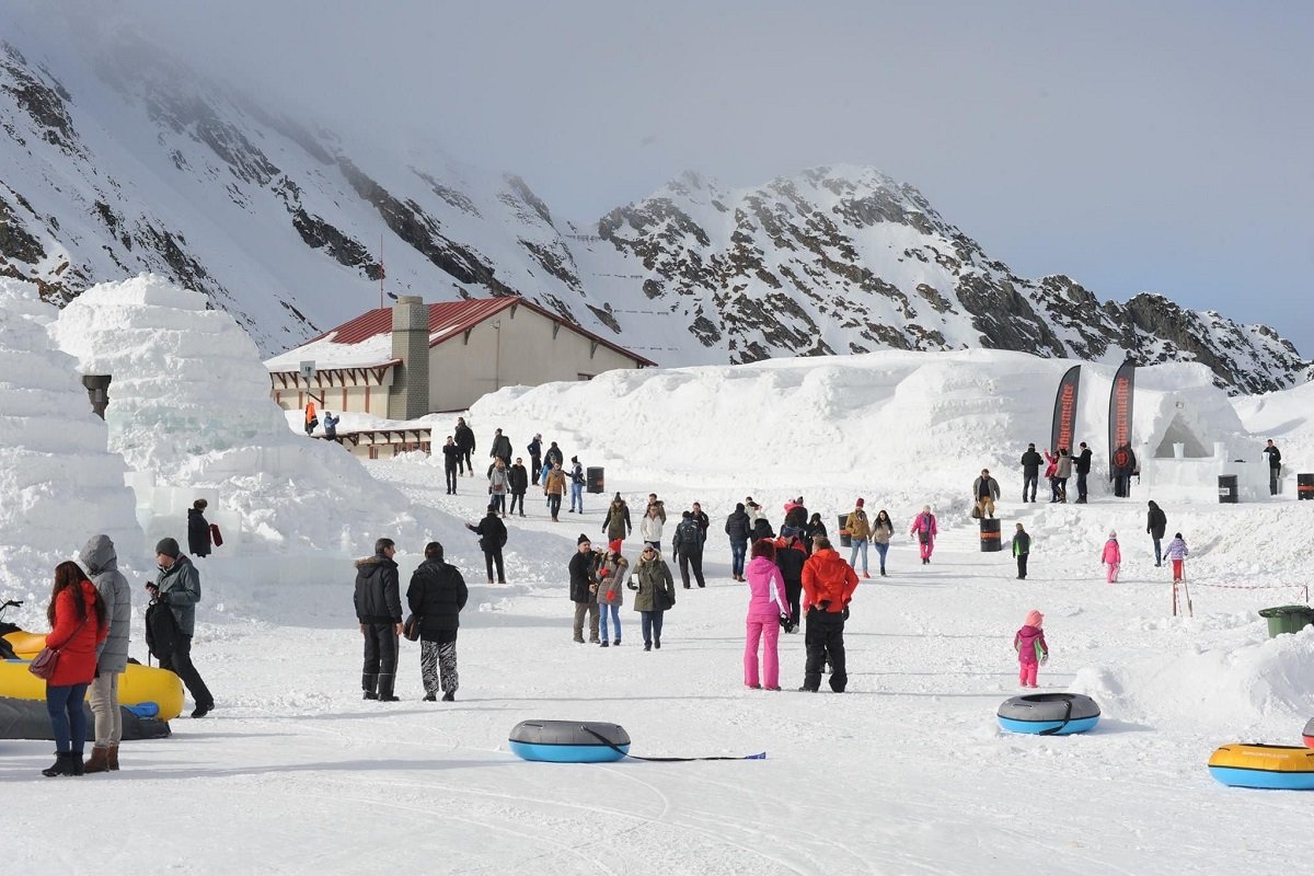 Starea Drumului - Transfăgărășan / DN7C 2025 Iarna la Bâlea Lac veți găsi o atmosferă similară marilor stațiuni de schi din vest